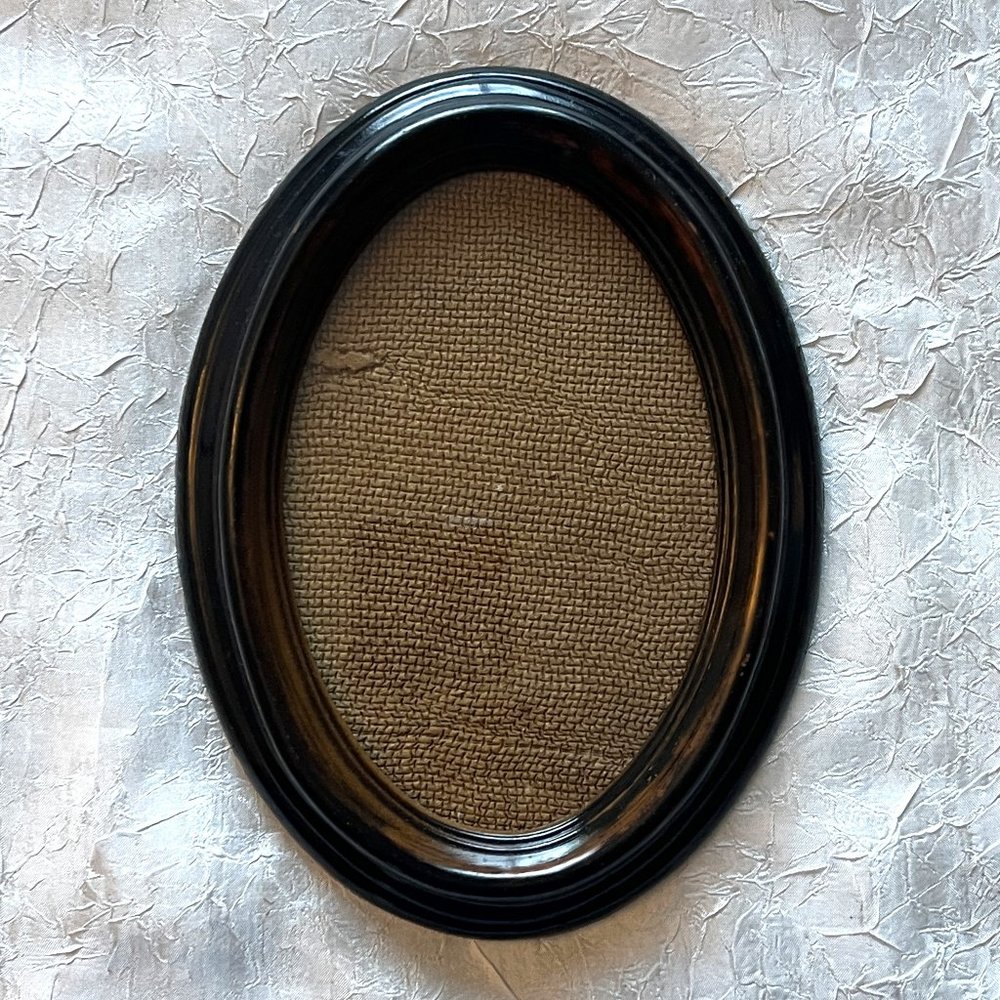 Oval Picture Frame, Dark Brown Stained Resin by HL, Vintage 1971